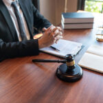 When wondering how to choose a personal injury lawyer look at Thompson Law.